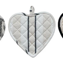Load image into Gallery viewer, Pot Holder Heart Shaped Quilted Cotton