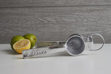 Load image into Gallery viewer, Hand Juicer